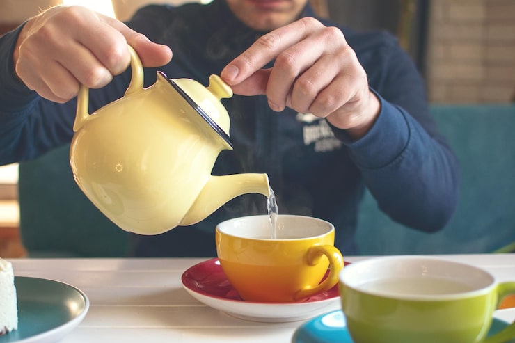 Как удалить накипь из чайника лимонной кислотой
